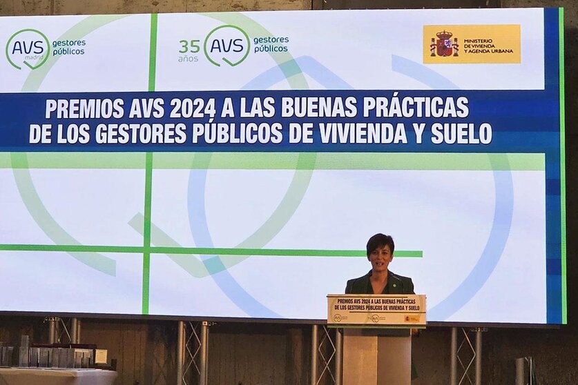 La ministra de Vivienda y Agenda Urbana, Isabel Rodríguez, durante su intervención en el acto de entrega de los Premios de la Asociación de Promotores y Gestores Públicos de Vivienda y Suelo (AVS). POOL MONCLOA