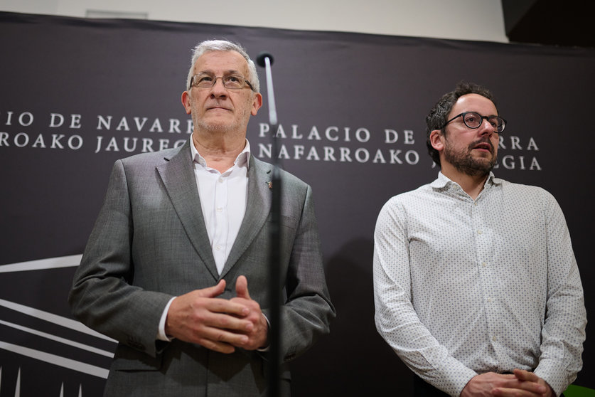 El vicepresidente Taberna y Joseba Asiain, en su comparecencia de hoy para valorar el dictamen del Consejo de Navarra sobre la reforma de la LORAFNA. Miguel Osés - GN.