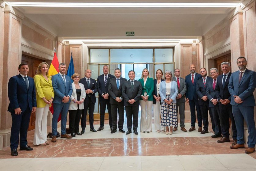 Foto de familia de las reuniones. POOL MONCLOA