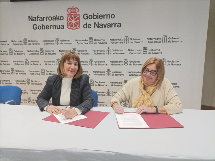 La directora general de Protección Social y Cooperación al Desarrollo, Inés Jiménez, junto a la delegada territorial de la FSG, Inés García. GN