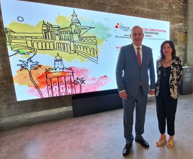 Ana Rivas con el presidente del Consell de Ibiza y del 'Spain Convention Bureau', Vicent Marí. GN