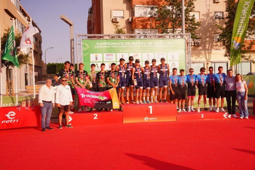 Podiums para Saltoki-Trikideak en Roquetas de Mar. Cedida